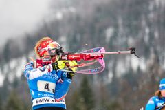 Český biatlon se budoucnosti nemusí bát. Davidová zvítězila na domácím juniorském mistrovství Evropy