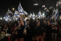 V Izraeli protestovaly statisíce lidí, v Tel Avivu je policie rozháněla vodními děly