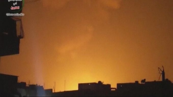Fotografie izraelského bombardování cílů v Sýrii z letošního května.