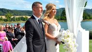 Obvinění a vydání šéfa hnutí ANO Andreje Babiše ke stíhání (2017–2018). Babiš byl obviněn v říjnu 2017, sněmovna jej ke stíhání vydala v září 2017 a znovu v lednu 2018.
Podle obžaloby Babiš na přelomu let 2007 a 2008 vyvedl společnost Farma Čapí hnízdo z Agrofertu a akcie převedl na své děti a partnerku. Na svatební fotografii z roku 2017 je se svou novomanželkou Monikou; v současnosti žijí odloučeně.