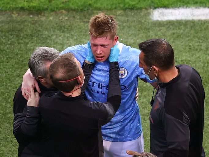 Zraněný Kevin De Bruyne ve finále Ligy mistrů 2021