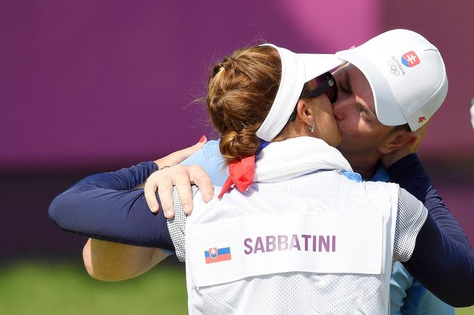 Slovenský golfista Rory Sabbatini slaví stříbro na OH 2020 s manželkou Martinou, která mu v Tokiu dělala caddyho