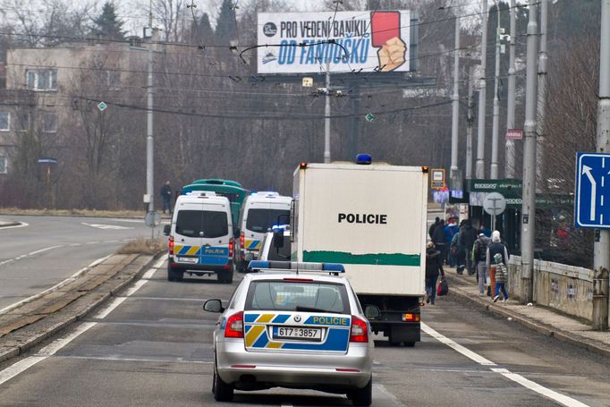 SL, Baník-Sparta: autobus fanoušků Sparty pod policejní ochranou