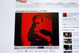 Střelec svůj čin dopředu avizoval na internetu - prostřednictvím portálu You Tube.