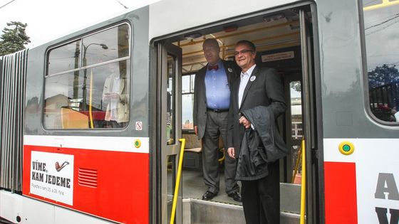 Vedení TOP 09 se projelo tramvají