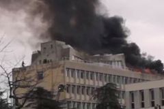 Na střeše univerzity nedaleko francouzského Lyonu vybuchly plynové lahve