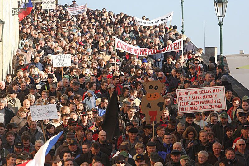Zemědělci protestují na Malé Straně
