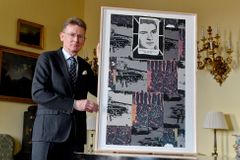 Britský velvyslanec do Prahy přivezl koláž o Palachovi, kterou vlastní galerie Tate