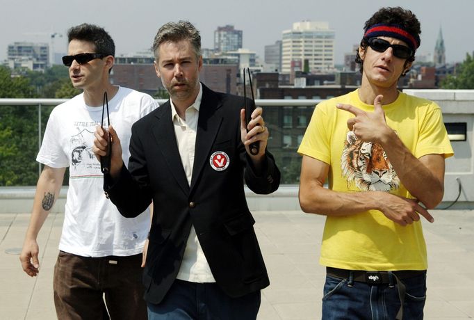 Adam Horovitz čili Ad Rock, Adam Yauch alias MCA a Michael Diamond neboli Mike D v roce 2006.