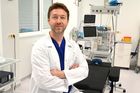 Úrazy penisů bývají devastující, ale šijí se mnohem lépe než skalp, říká chirurg