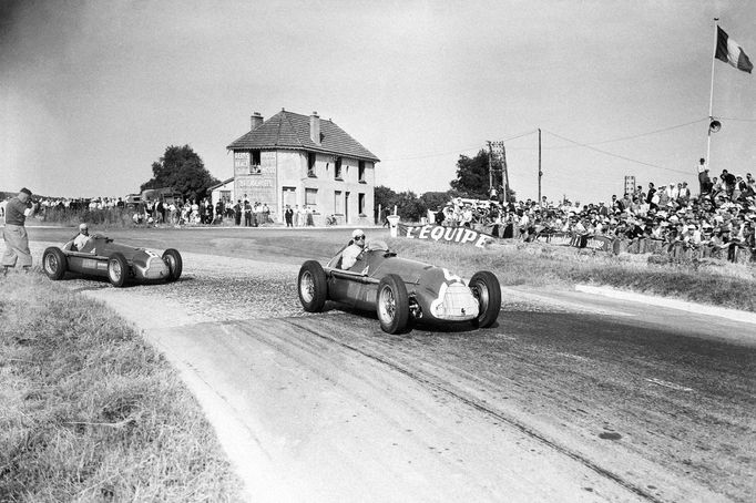 Luigi Fagioli
Závody ve Formule 1 v 50. letech dvacátého století.