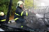 Během půl hodiny se hasičům podařilo plameny zlikvidovat.