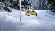 Místo zadního diferenciálu je zde dvojice spojek, které distribuují točivý moment mezi zadní kola. Běžně auto s pomocí systému ESP jen srovnají, ve sportovních módech se dá takto driftovat na každém výjezdu ze zatáčky.