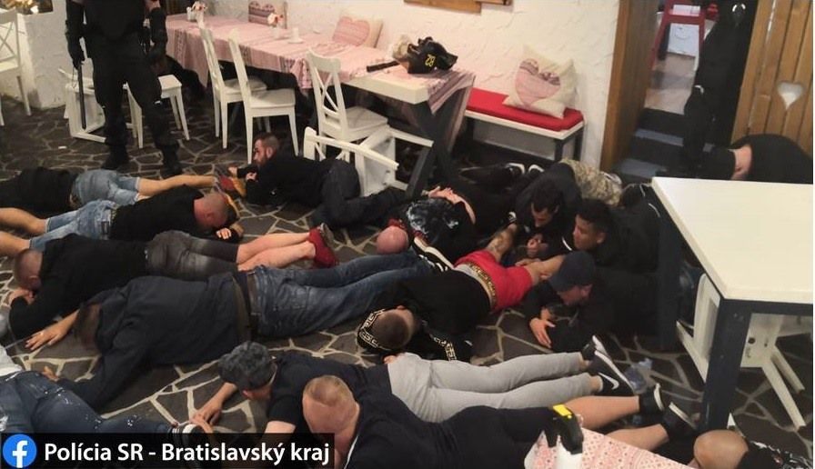 Fotbaloví chuligáni zpacifikovaní v Bratislavě slovenskou policií
