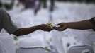 A flower is exchanged between friends during a commemoration service for the 10th anniversary of the Bali bombing in Garuda Wisnu Kencana (GWK) cultural park in Jimbaran, Bali October 12, 2012. Eighty-eight Australians were among the 202 people killed in the attacks on the Sari Club and Paddy's Bar at the popular tourist area of Kuta on October 12, 2002. REUTERS/Beawiharta (INDONESIA - Tags: ANNIVERSARY POLITICS) Published: Říj. 12, 2012, 5:32 dop.