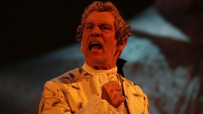 John Malkovich jako Casanova vystoupí 15. a 16. května v Karlíně.