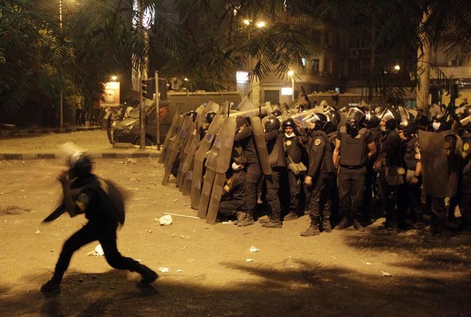 Riot policemen take cover from stones that were thrown by protesters during clashes with protesters along a road which leads to the U.S. embassy, near Tahrir Square in Cairo, September 13, 2012. Egypt's President Mohamed Mursi said on Thursday he supported peaceful protests but not attacks on embassies, after Egyptians angry at a film deemed insulting to the Prophet Mohammad climbed into the U.S. embassy in Cairo and tore down the U.S. flag. He pledged to protect foreigners in Egypt.