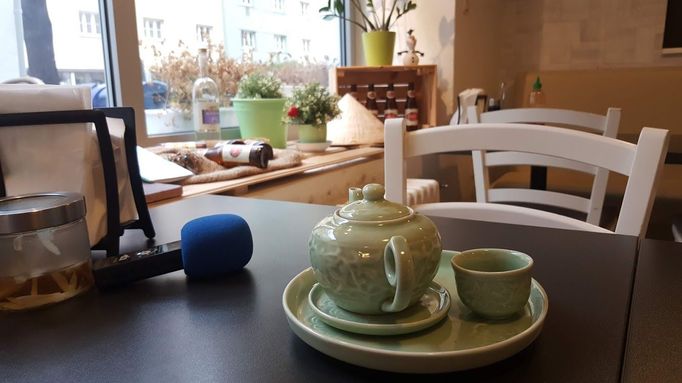 Vietnamský čaj a výzdoba restaurace Zô
