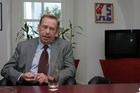 Recenze: Václav Havel viděný Pavlem Kosatíkem je plný krásných paradoxů