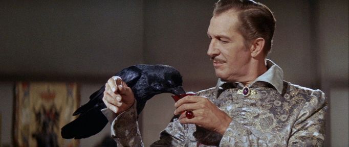 Scéna s havranem z komediálního hororu Havran (The Raven). Snímek z roku 1963 vznikl na motivy stejnojmenné básně Edgara Allana Poea a režíroval ho Roger Corman.