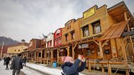 Na Ranči 13 blízko obce Nemšová vyrostla i westernová ulice, parkourová hala a stylový hotel s restauracemi.