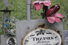 Reportáž z ruského hřbitova, kam se letí poklonit Češi