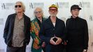 Peter Buck, Mike Mills, Michael Stipe a Bill Berry z R.E.M. na ceremoniálu Songwriters Hall of Fame v roce 2024.