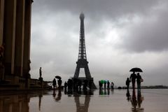 Francii čeká recese, se zhoršením ratingu ale nepočítá