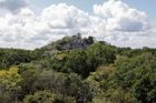 Některé části odlehlé džungle na Yucatánu se od dob starých Mayů téměř nezměnily. Na snímku ruiny dávného města Calakmul.