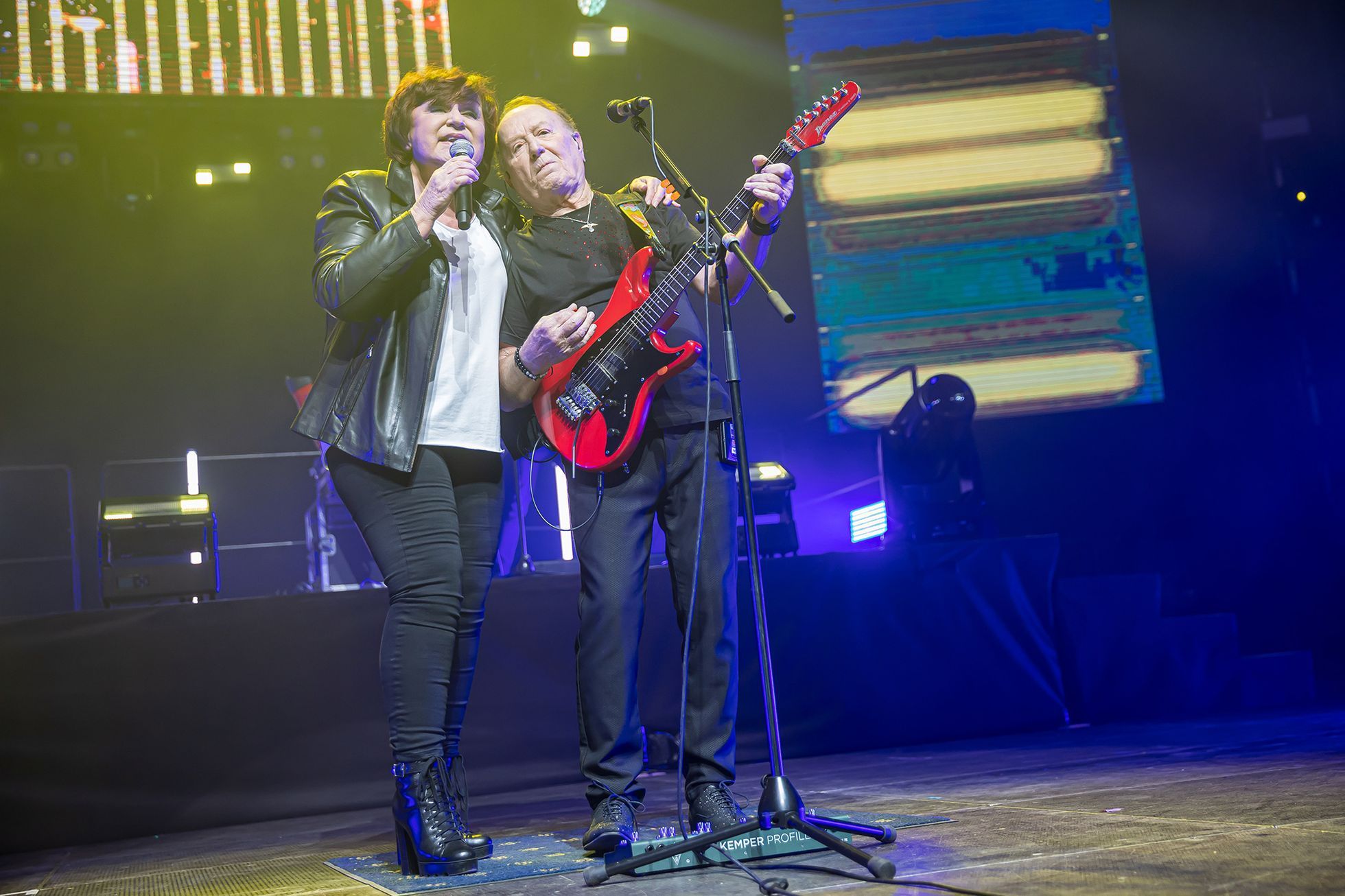 Koncert k 60. výročí Olympicu v pražské O2 areně objektivem fotografa Radoslava Vnenčáka