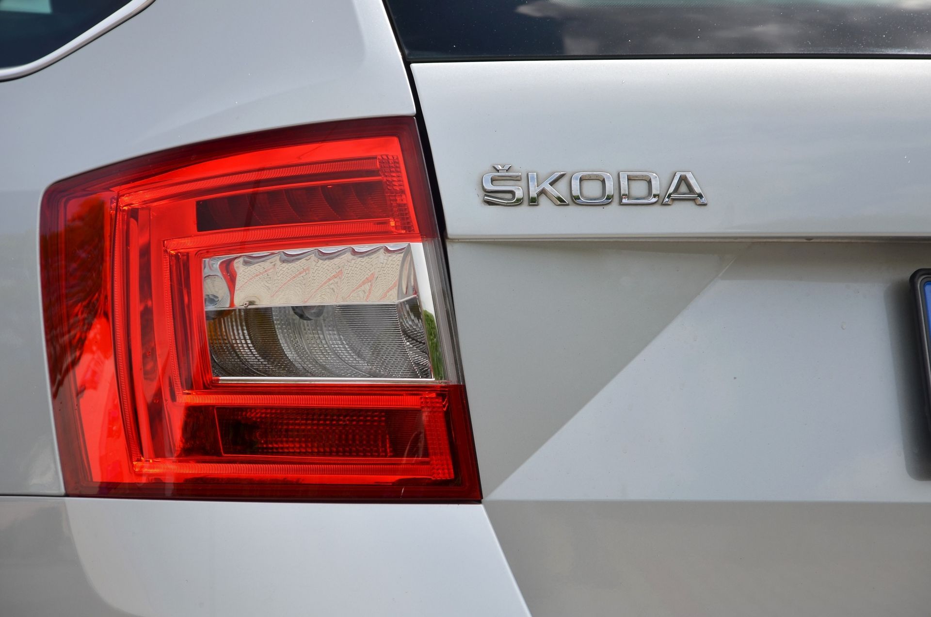 Škoda Octavia Combi IV 2020 Škoda Octavia Combi III 2015