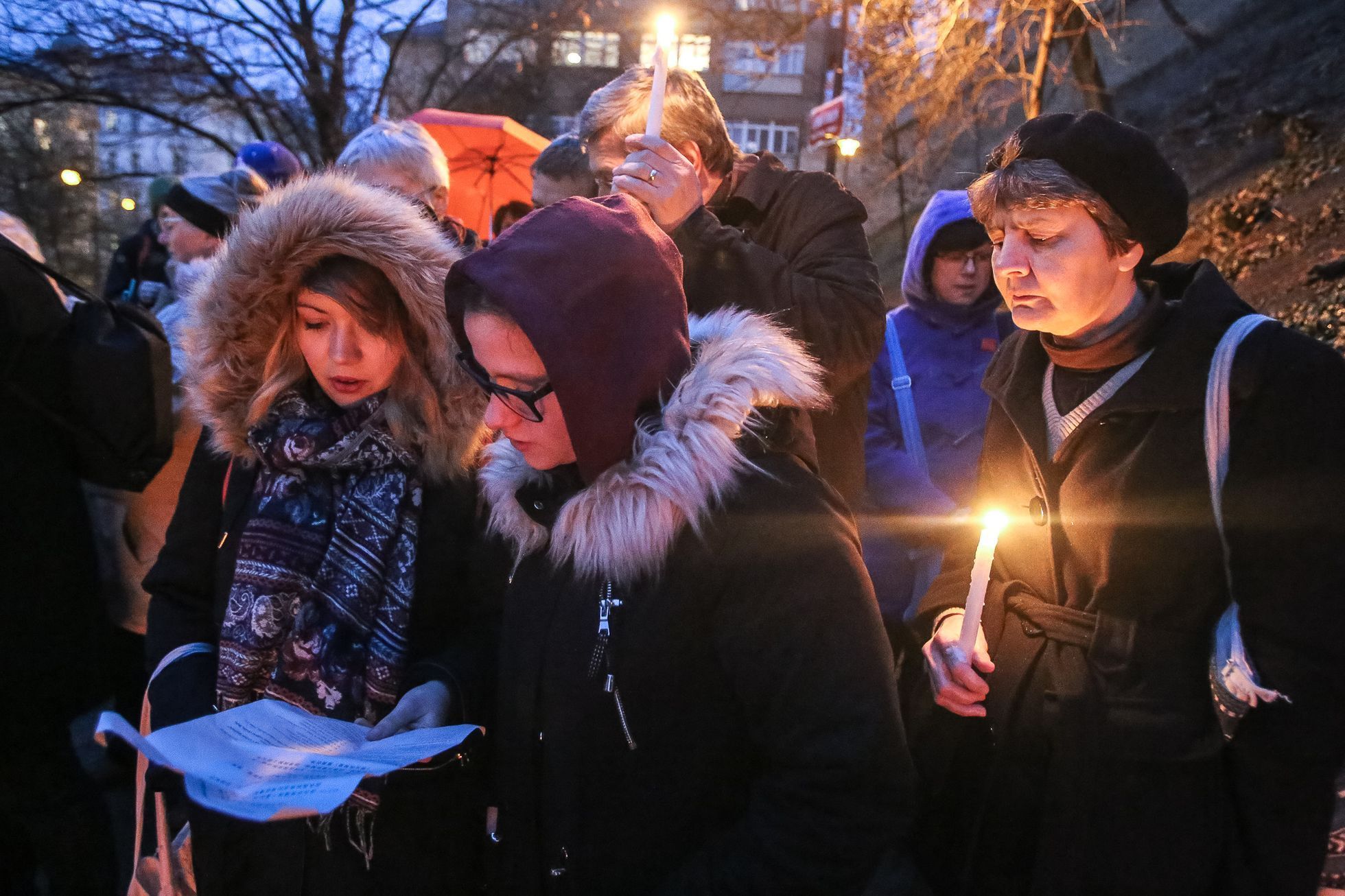 Modlitba za čínské křesťany u památníku komunismu v Praze, 16.3.2018