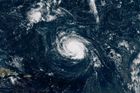 Hurikán Florence už zasáhl Bermudy. Východ USA se připravuje na ničivou hrozbu