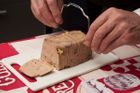 Francie má problém. Kromě zásob másla jí před Vánoci dochází kvůli ptačí chřipce i foie gras