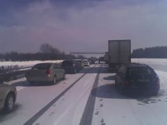 Dálnice D1 po hromadné nehodě stojí. Pohled ve směru na Brno.