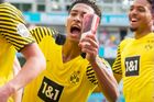 Dortmund proslul zásobárnou mladých talentů. Také o jeho hráče aktuálního kádru je na trhu zájem. Za nejhodnotnějšího je nyní považovaný defenzivní záložník Jude Bellingham. I proto klub s nadějným středopolařem uzavřel smlouvu až do roku 2025.