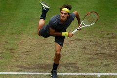 Federer se na trávě v Halle dočkal prvního titulu v sezoně