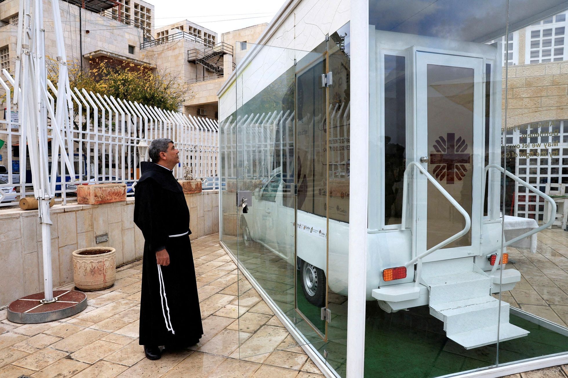 Palestina, Betlém, papamobil, papež František, zdravotníci, přestavba,