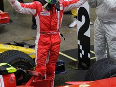 Než Massa zjistil, že Hamilton je přeci jen pátý, na chvíli slavil titul. Jeho šéf v tu chvíli zničil televizor.