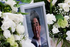 Šéf japonské policie nabídl rezignaci kvůli smrti expremiéra Abeho. Přiznal pochybení