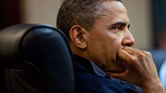 Obama sleduje přenos ze zásahu amerického komanda proti bin Ládinovi, 2. května 2011.