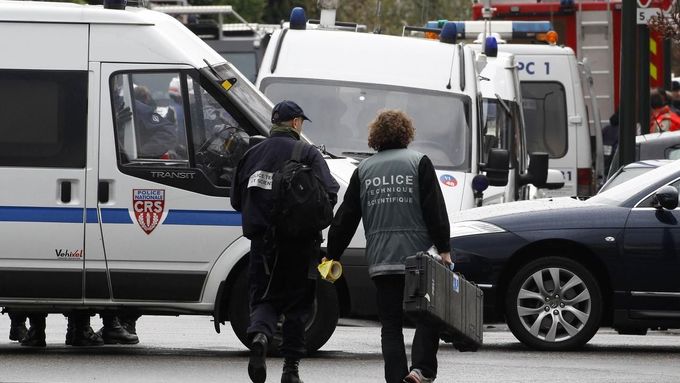 Snímek z obléhání extremisty Meraha v Toulouse.