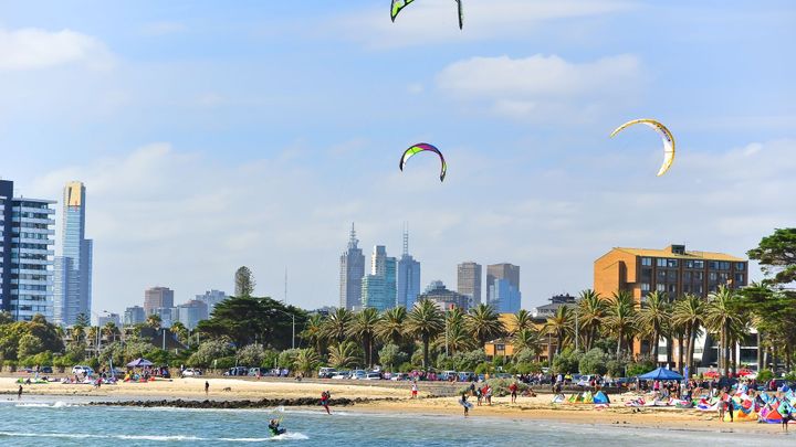 Tragédie při letu horkovzdušným balónem. Australan nad Melbourne vypadl z koše