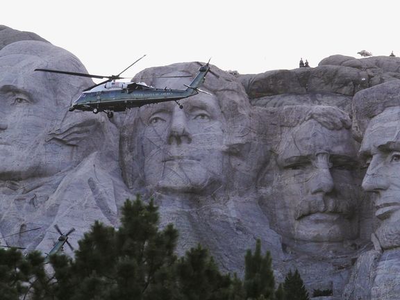 Jižní Dakota byla známá hlavně díky Mount Rushmore, kde jsou vytesány hlavy významných prezidentů.