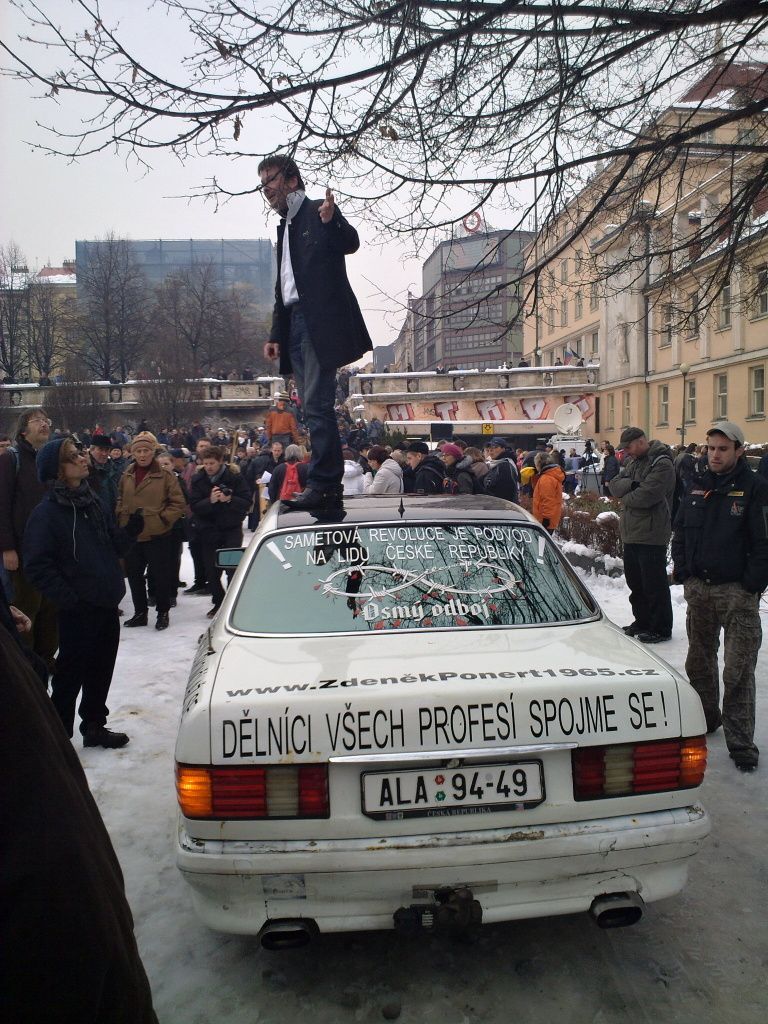 Demonstrace odborářů na pražském Palackého náměstí