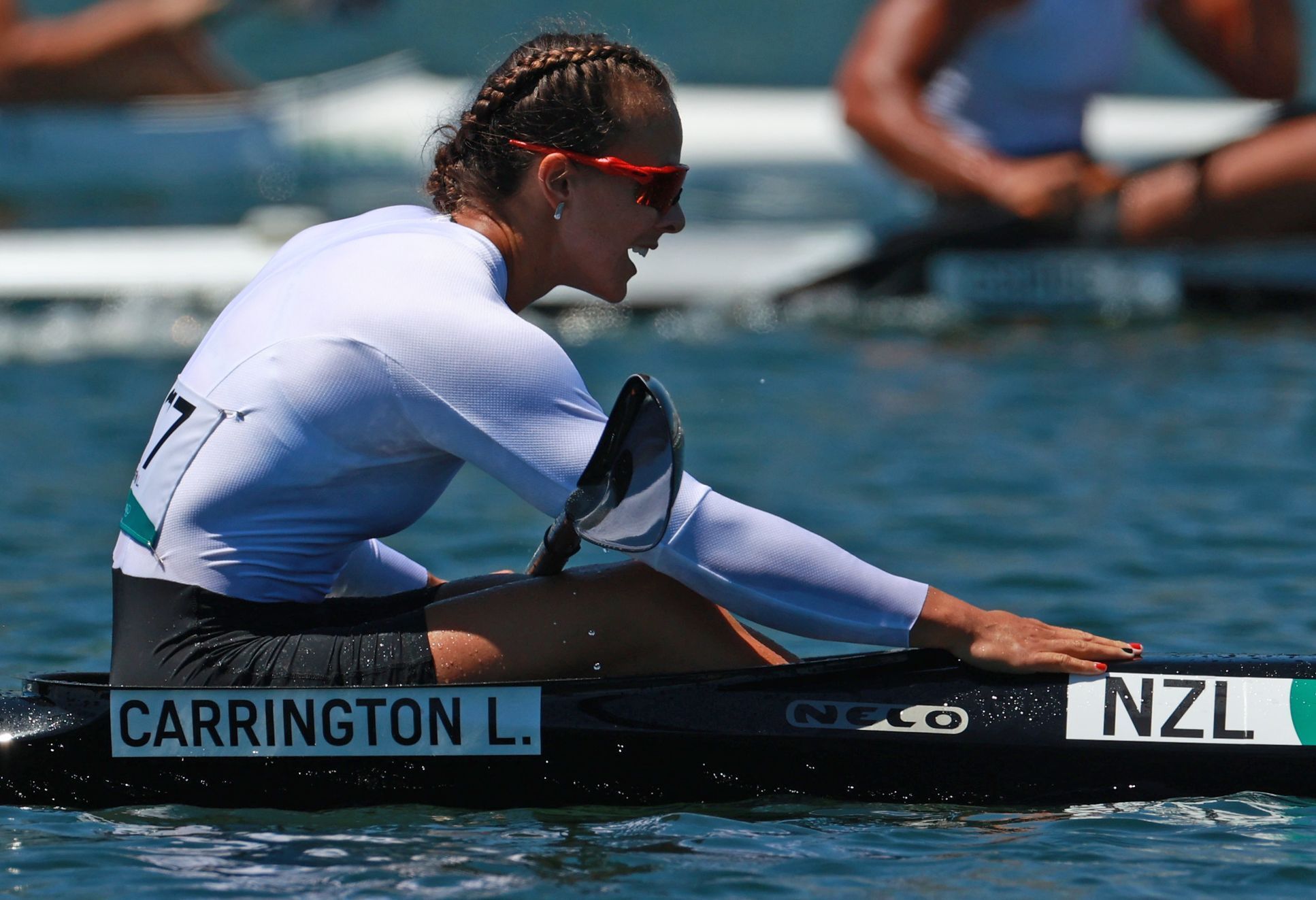 Lisa Carringtonová z Nového Zélandu po vítězství v kategorii K1 na OH 2020.