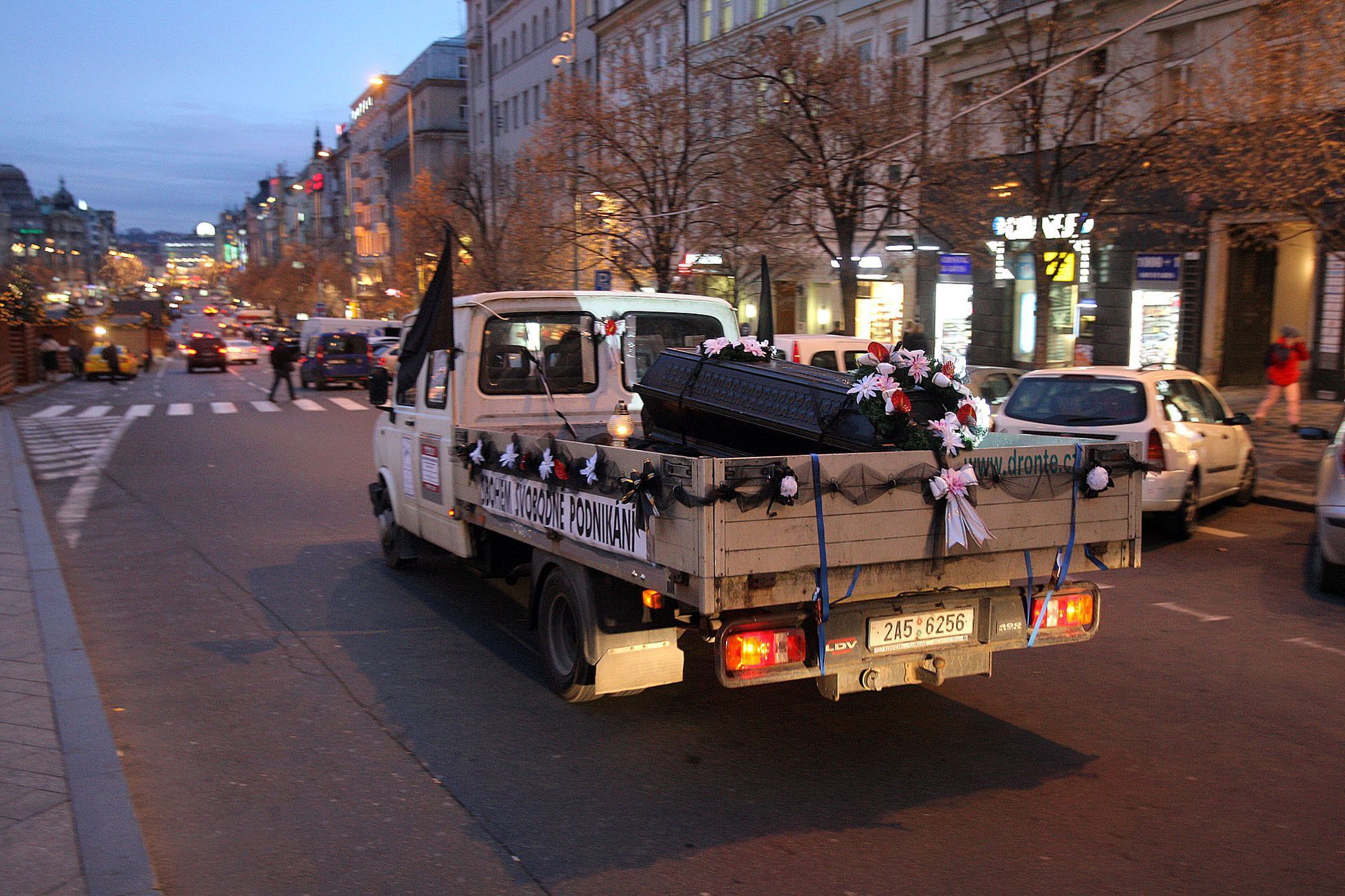 Protestní průjezd Prahou proti EET