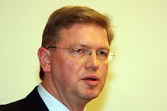 Nový komisař Füle má problém - poslanci jsou proti němu