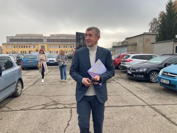 Andrej Babiš při první cestě za voliči po oznámení kandidatury na prezidenta.