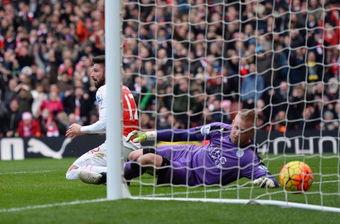 Arsenal's Olivier Giroud scores but it is disallowed for offside